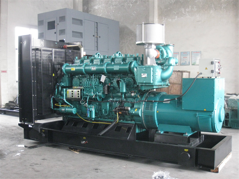 昆玉200KW 柴油发电机的油耗是多少？