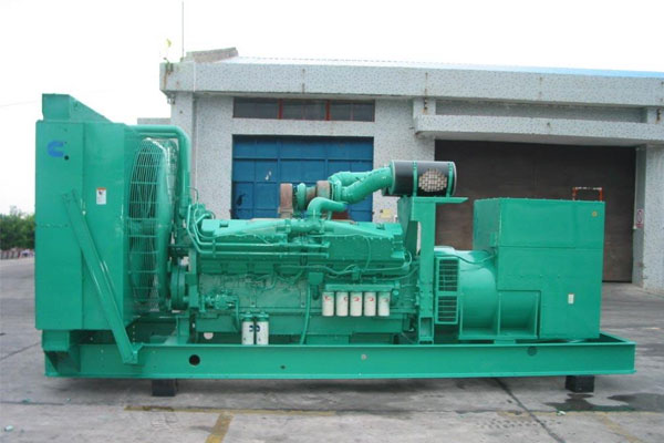 昆玉工厂发电机应急发电时如何更准确地检查发电机状态？