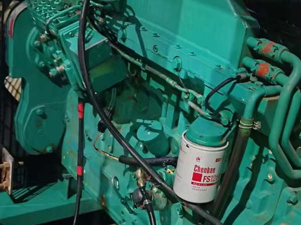 昆玉如何确定新的发电机组控制系统是否与原系统兼容？